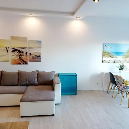 Sunny Sleeps 4 By The Beach With Garden Patio - Gdansk Przymorze Apartment Exterior photo